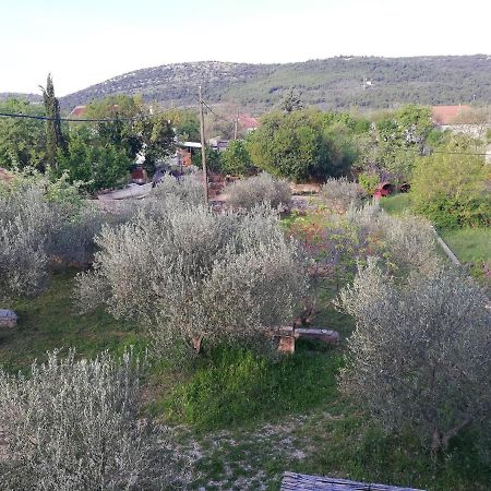 Spacious Family Apartment With Parking In The Shade And Barbecue House Sibenik Exterior photo