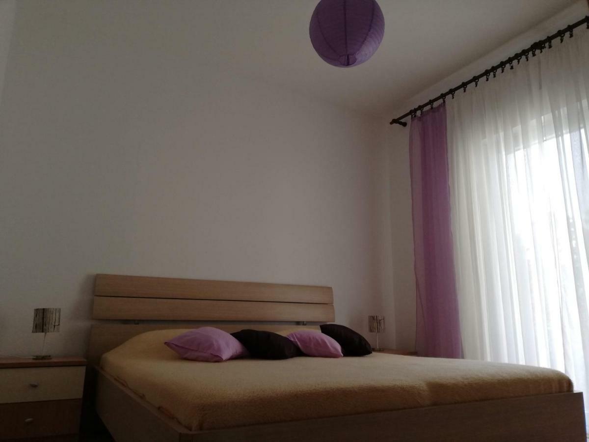 Spacious Family Apartment With Parking In The Shade And Barbecue House Sibenik Exterior photo