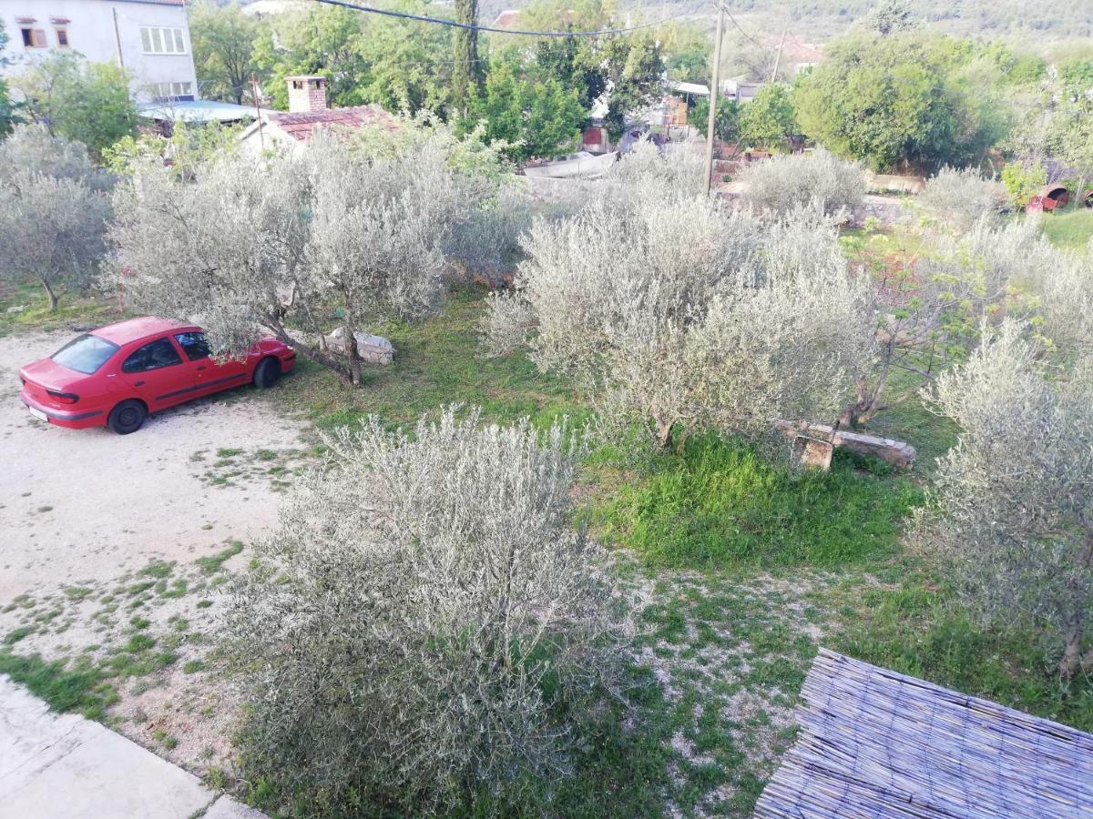 Spacious Family Apartment With Parking In The Shade And Barbecue House Sibenik Exterior photo